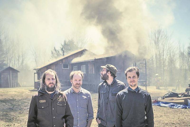 Si Avec pas d’casque (Joël Vaudreuil, Stéphane Lafleur, Nicolas Moussette et Mathieu Charbonneau) gagne lentement mais sûrement en popularité, c’est grâce au bouche-à-oreille efficace des fans. Photo Jérôme Guibord