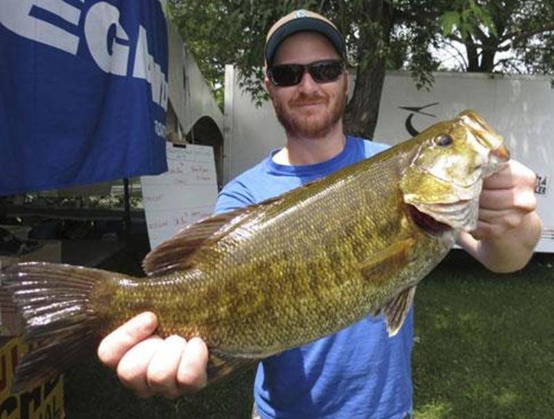 La 76 e édition du Super tournoi de pêche provincial Claude Auger se tiendra les 5 et 6 juillet à Saint-Damase. Les espèces à l'honneur dans les rivières Yamaska et Noire sont le doré, le brochet, l'achigan, la perchaude et le maskinongé. Plus de 25 000 $ en prix seront remis au cours de la fin de semaine, dont plusieurs voyages dans les pourvoiries du Québec. Les billets sont disponibles en prévente jusqu'au 27 juin au coût de 30 $. Après cette date, le prix sera de 35 $. Il est possible de se