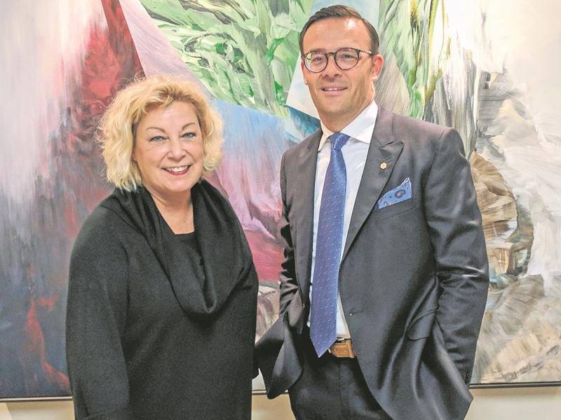 Guy Cormier en compagnie de Michèle Noël, directrice générale de la Fondation des Auberges du cœur.