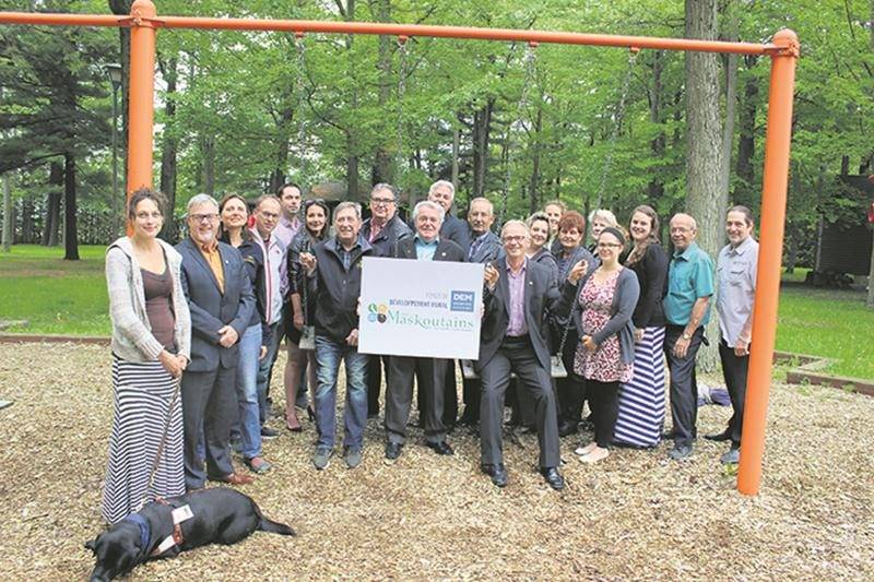 Réunis sur cette photo, au printemps 2017, les représentants des organisations qui ont obtenu un financement du FDR. Ils étaient de Saint-Bernard-de-Michaudville, Saint-Damase, Saint-Hugues, Saint-Louis, Saint-Jude, La Présentation, Sainte-Hélène-de-Bagot, Saint-Simon, Saint-Barnabé-Sud, Saint-Marcel-de-Richelieu et Sainte-Madeleine.