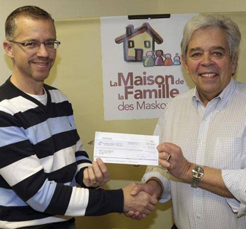 Le Carrefour Chrétien des Maskoutains (CCDM) poursuit son implication en soutenant la Maison de la famille des Maskoutains (MFM). Le pasteur du CCDM, Guy Gosselin, a remis dernièrement un chèque de 1 000 $ au directeur de la MFM, Carlos Martinez.