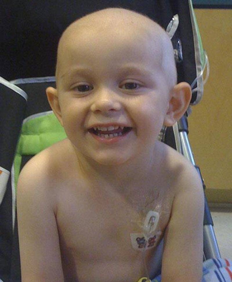Le petit Lukas Roy est atteint d'un cancer au cerveau qui a nécessité une opération au mois de mai dernier. Depuis, il a reçu sept cycles de chimiothérapie et la tumeur est revenue plus forte avec des métastases au cerveau ainsi qu'à la colonne vertébrale. Lukas est présentement en traitement de radiothérapie et devra subir par la suite d'autres cycles de chimiothérapie. Pour venir en aide à la famille, un souper-bénéfice est organisé le samedi 25 février, à la salle des loisirs de Sainte-Rosali