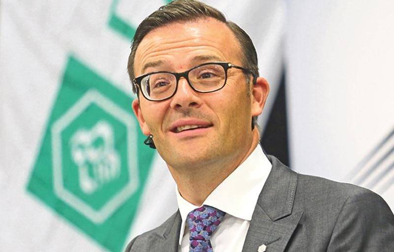 Guy Cormier, président et chef de la direction du Mouvement Desjardins, a prononcé une allocution devant une salle comble au Pavillon La Coop. Photo Robert Gosselin | Le Courrier ©