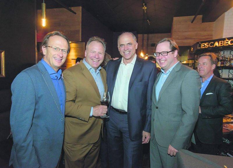 Une dernière photographie avant la levée du rideau : Jean Bédard, Jacques Sylvestre Jr, Pierre Fitzgibbon et Benoit Chartier.