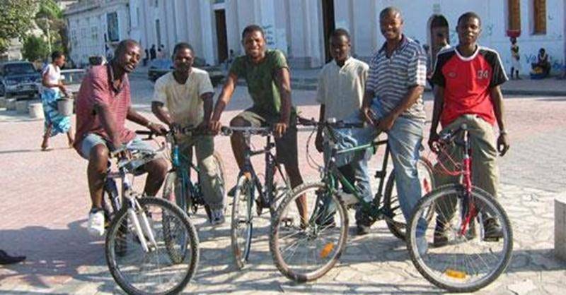 Vélo Club Saint-Hyacinthe s’associe à Cyclo Nord Sud pour une cinquième année afin de recueillir le vélo qui ne vous sert plus. Votre vélo pourrait avoir une deuxième vie dans un pays du Sud. En 2011, les 93 vélos récoltés sont partis pour le Salvador. Venez nous voir le samedi 15 septembre, entre 10 h et 13 h, au Centre nautique (3198, rue Girourd Ouest). Des frais minimes de 15 $ vous seront demandés pour le transport et on vous émettra en échange un reçu d’impôt pour la valeur estimée de votr