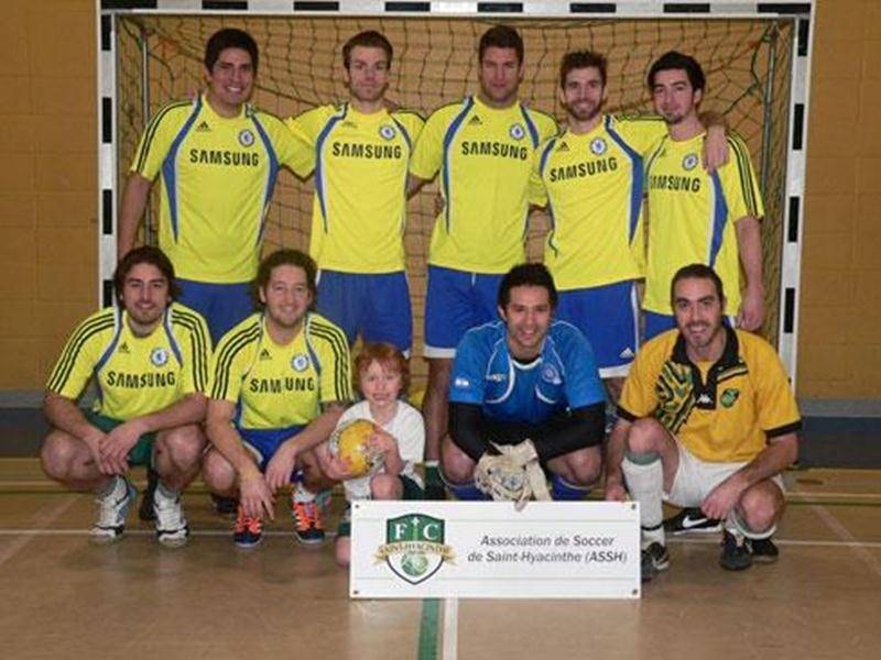 L’Association de soccer de Saint-Hyacinthe a organisé son tout premier festival futsal le 26 janvier. L’activité s'est voulue davantage une remise en forme après la période des fêtes qu'un tournoi compétitif. Chacune des neuf équipes a disputé au total trois parties dans le but de renouer avec le sport. Seuls les adultes ont pu participer à l'activité cette année, mais un effort supplémentaire sera fait pour y intégrer les jeunes du primaire l'an prochain sous un volet <em>formation</em>. Plus d
