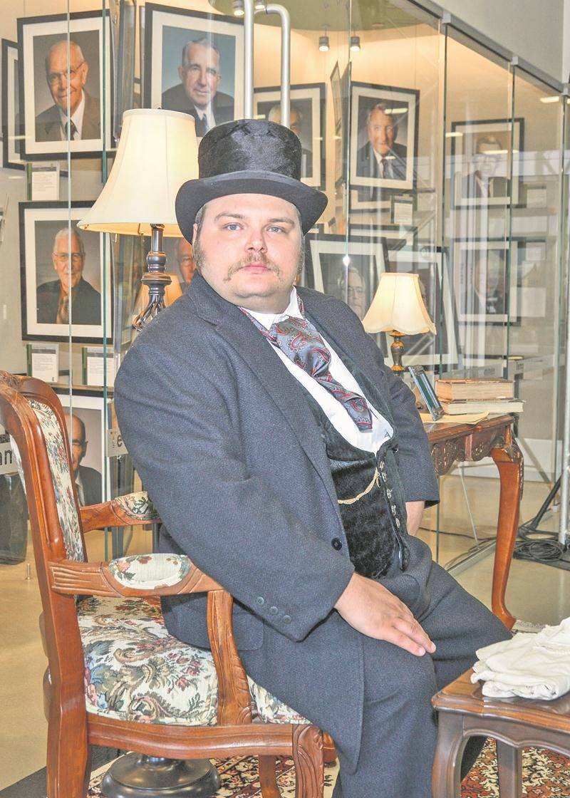 Les visiteurs avaient la possibilité de rencontrer Alphonse Desjardins, interprété par un comédien, qui fonda en 1900 la première caisse populaire à Lévis. Photo François Larivière | Le Courrier ©