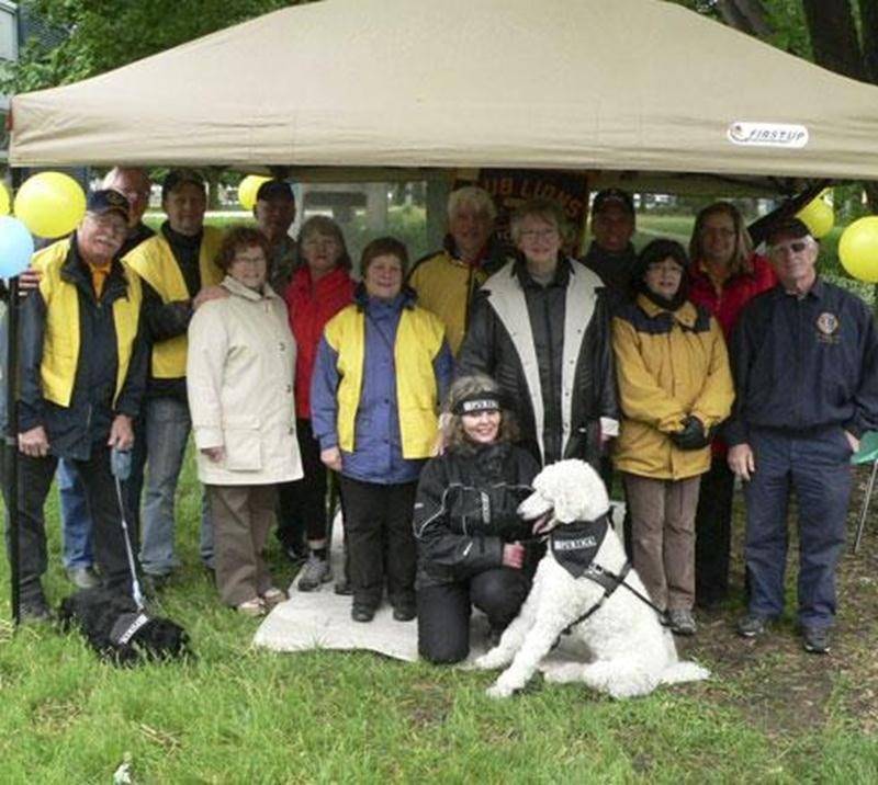 Malgré une température maussade, les citoyens ont été nombreux à marcher avec leur chien lors de la deuxième édition de la Marche Purina, organisée par le Club Lions de Saint-Hyacinthe. Le départ s'est fait du Parc des Patriotes, à côté du Bureau de tourisme de Saint-Hyacinthe. Les profits amassés lors de l'activité seront investis à l’entraînement de chiens-guides dans six programmes différents soit pour les personnes aveugles ou mal voyantes; les personnes sourdes ou malentendantes; les person