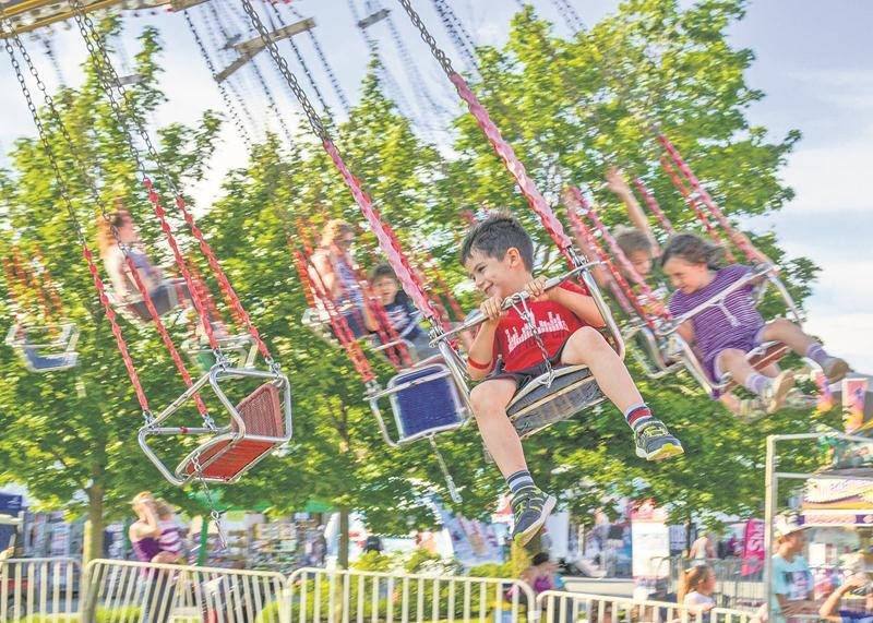 La présence de 25 manèges sur le site de l’Expo demeure un attrait pour les familles. Photo François Larivière | Le Courrier ©