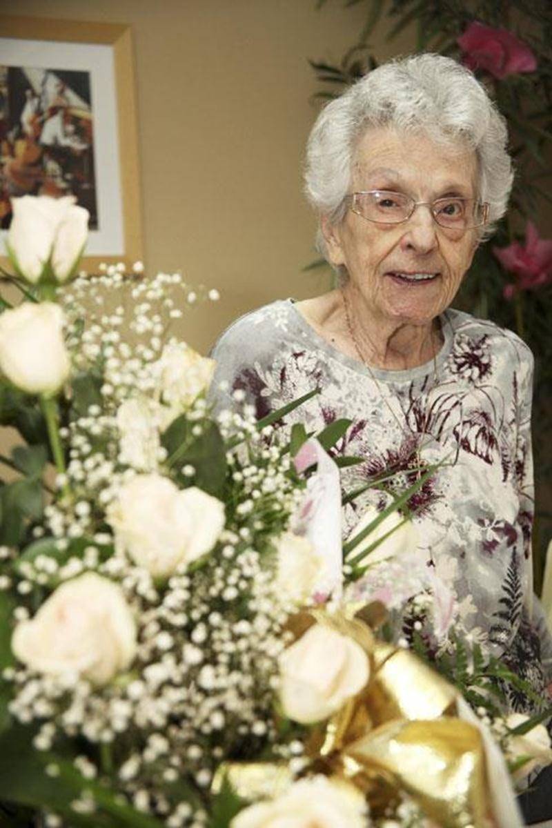 Françoise Lascelle Desmarais a fêté ses 100 ans le 13 novembre, à la Résidence Sainte-Marthe, en compagnie des résidents, de sa famille ainsi que de quelques dignitaires. Ce fut une très belle fête remplie d'émotions.