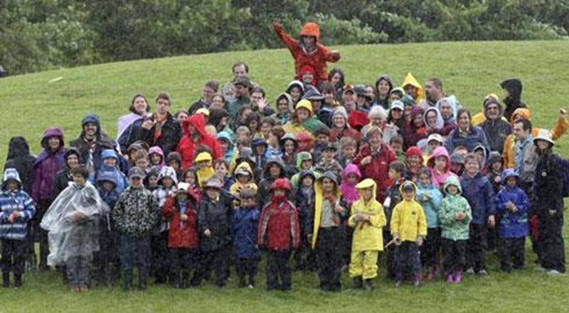 Le rallye castor de l’Association des Aventuriers Baden Powell s'est déroulé récemment au parc Les Salines de Saint-Hyacinthe et a réuni plus d'une centaine de jeunes castors de 7 et 8 ans, de partout au Québec sous le thème « Le monde de l'autre côté de l'arc-en-ciel ». Cette association pratique le scoutisme traditionnel depuis de nombreuses années.