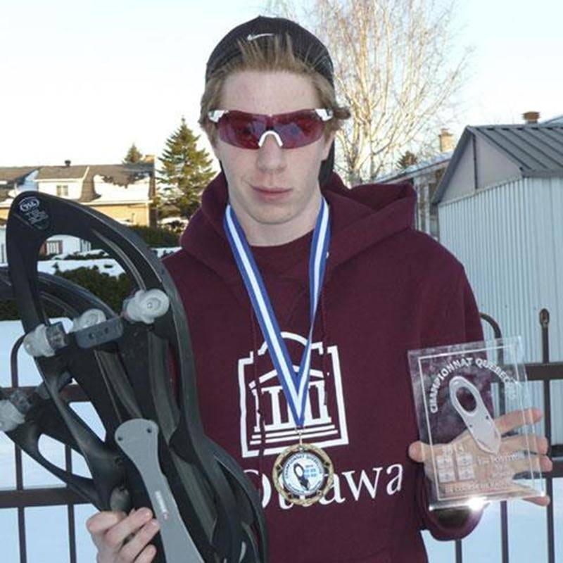 Le Maskoutain Julien Pinsonneault s'est illustré lors du Championnat provincial de raquette en remportant la distance de 5 kilomètres à La Tuque. La tâche a été difficile, surtout que le circuit comportait très peu de sections sur le plat et plusieurs dénivelés. L'exploit est d'autant plus impressionnant lorsqu'on sait que Julien pratique le sport seulement depuis le début de l'année. Sa grande forme physique de coureur lui a bien servi. Pour se qualifier, il avait remporté la finale régionale d