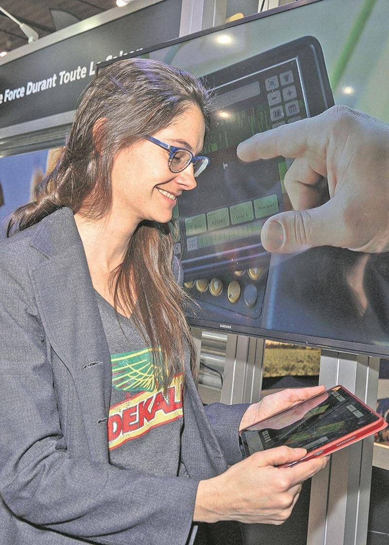 La plateforme Climate FieldView offre un ensemble d’outils numériques connectés qui aident les producteurs agricoles à optimiser leurs ressources et à maximiser leur rendement. The Climate Corporation est une filiale du géant américain Monsanto. « Cette application permet de connaître principalement les précipitations, de suivre les applications de pesticide et de colliger les informations relatives aux tests de sol et au rendement ».
