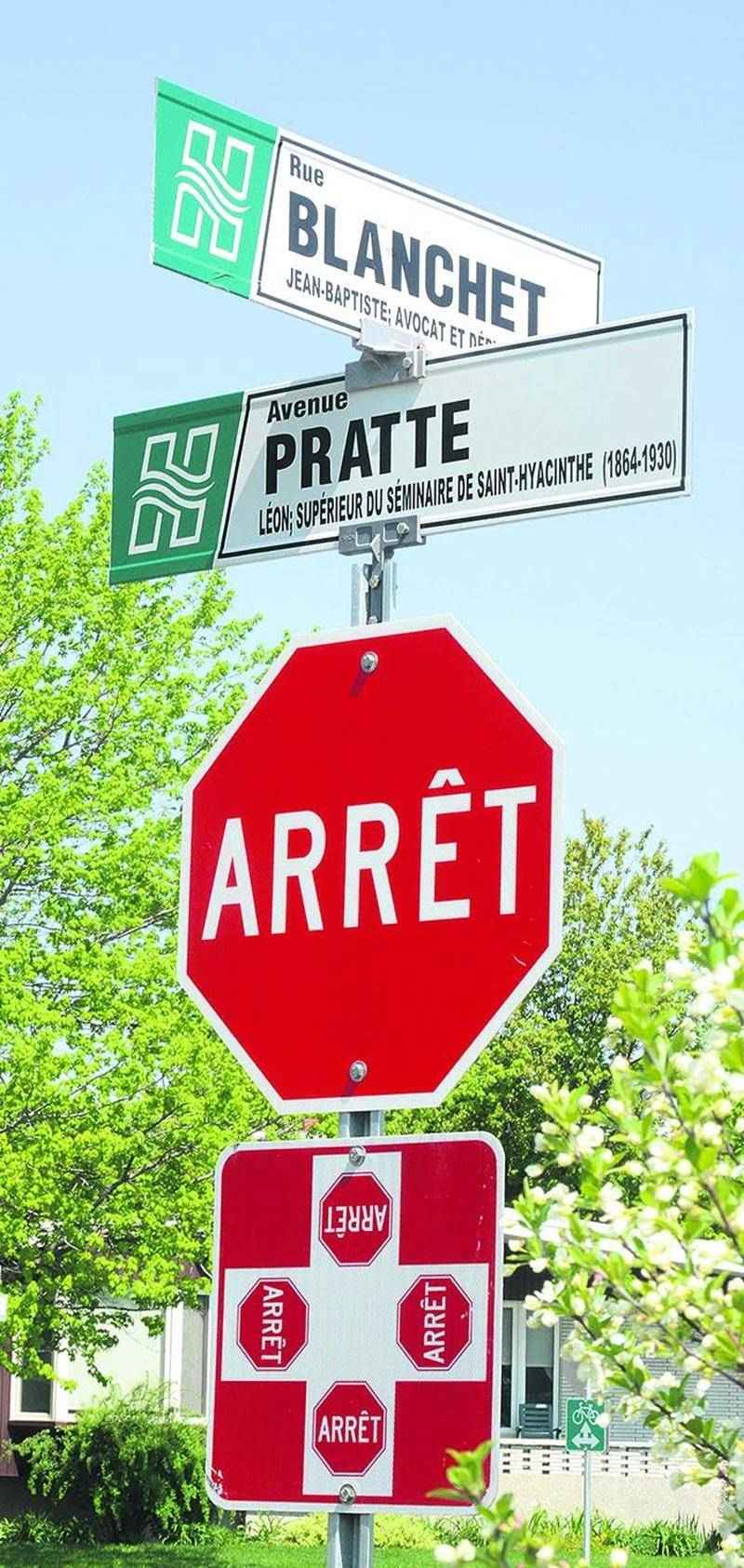 La Ville de Saint-Hyacinthe maintient finalement la décision qu’elle avait prise il y a deux ans de nommer « Blanchet » le nouveau tronçon de rue qui donne accès au site de l’Exposition agricole dans l’axe de la rue Millet, du côté est du site. Des panneaux « rue Blanchet » sont apparus de nouveau il y a quelques jours aux intersections de l’avenue Pratte et de l’avenue Pagé, là où ils avaient vite disparus à l’été 2014, après les protestations de la Société d’agriculture. Ses dirigeants trouvai