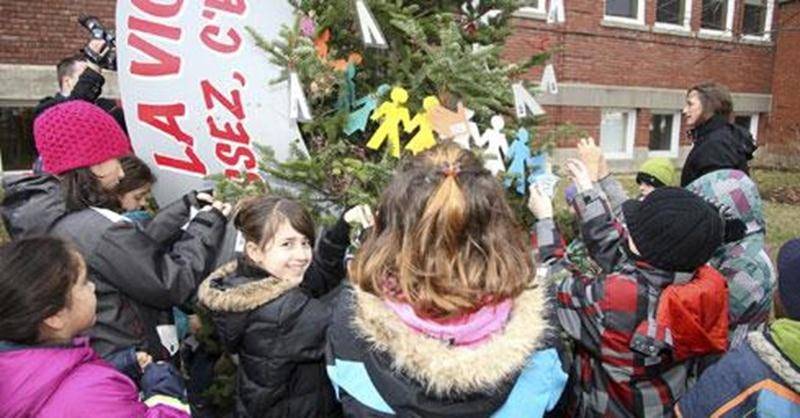 Le lancement de la campagne locale de l'Opération Tendre la main a eu lieu mardi devant le siège social de la Commission scolaire de Saint-Hyacinthe.