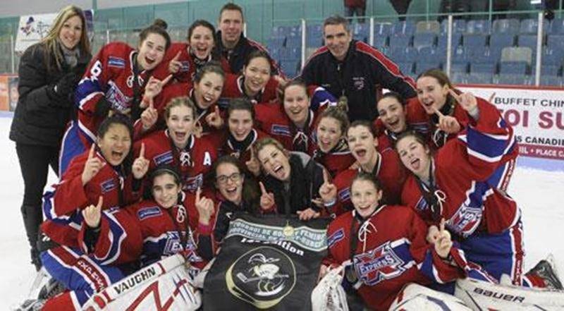 Pour la première fois, deux équipes de l'Express du Richelieu ont remporté, dans deux catégories différentes, le même tournoi auquel elles ont participé. Les formations bantam AA et midget AA ont triomphé dans le cadre du Tournoi provincial de hockey féminin à Saint-Hubert. Les joueuses midget (sur la photo) ont présenté une fiche de quatre victoires et une nulle, des résultats semblables à ceux de l'équipe bantam qui a terminé avec quatre victoires et une défaite. L'Express pee-wee a vu son par