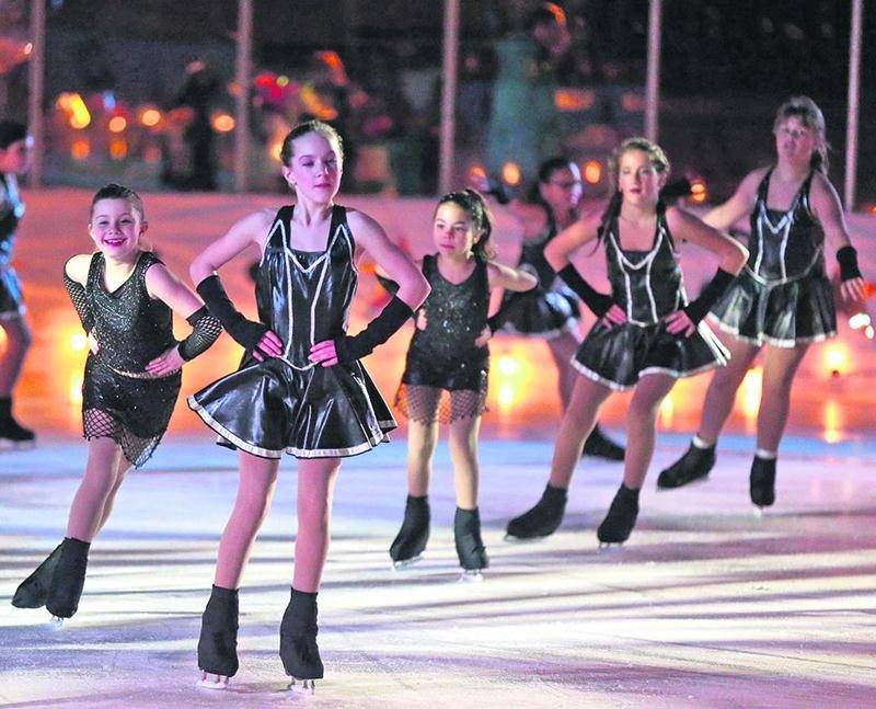 Pas le choix de se déhancher un peu durant le numéro sur Madonna, présenté par le groupe de patineuses de niveau junior. Music makes the people come together!