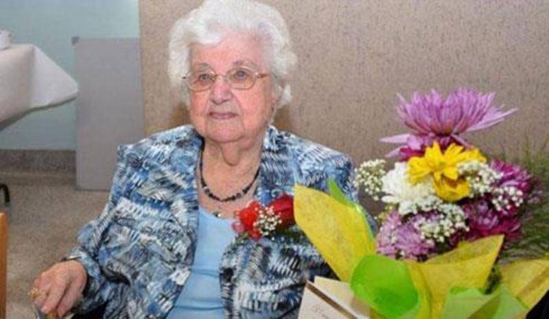 Le 25 avril, Mme Rhéa Robert Deslauriers célébrait son 100 e anniversaire de naissance en présence de ses enfants ainsi que de ses descendants de cinq générations. La famille tient à remercier les députés fédéral et provincial ainsi que la Ville de Saint-Hyacinthe pour les honneurs qui lui ont été offerts. Un merci sincère à la Résidence Charbonneau pour les très bons soins ainsi qu’à toutes les personnes qui ont participé à la réussite de cette belle fête.