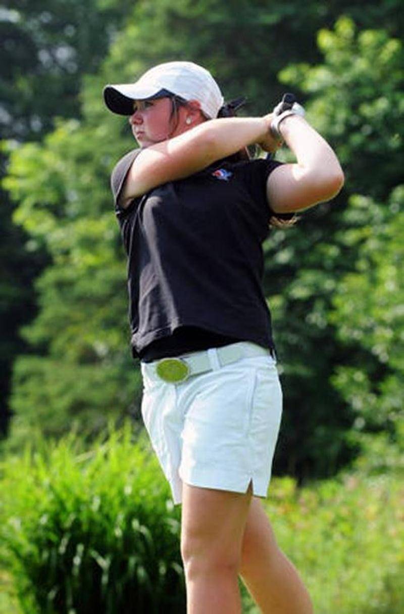 La golfeuse de 15 ans Valérie Tanguay a remis des cartes de 74, 72 et 79, en route vers une deuxième position dans la classe juvénile au championnat provincial junior de golf, qui était disputé du 18 au 20 juillet, au club de golf Outaouais, à Rockand en Ontario. Son pointage cumulatif de 225 (+9) lui a également conféré la quatrième position chez les juniors. Précédemment, la Maskoutaine avait pris part au tournoi CN Future Link, à Sherbrooke. Elle a inscrit des rondes de 76, 75 et 81 sur cette