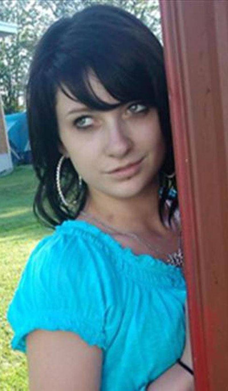 La Sûreté du Québec demande l’aide de la population pour retrouver Rebbeca Dallaire Monette, 16 ans, de Saint-Hyacinthe. L’adolescente a été vue pour la dernière fois le 24 avril dans la région de Saint-Hyacinthe. Ses proches sont sans nouvelles depuis et ont des raisons de craindre pour sa santé et sa sécurité. Elle mesure 1,68 m (5 pi 6 po) et pèse 54 kg. Elle a les cheveux bruns et les yeux bleus. Toute information pouvant permettre de la retrouver peut être transmise à la Centrale de l’infor