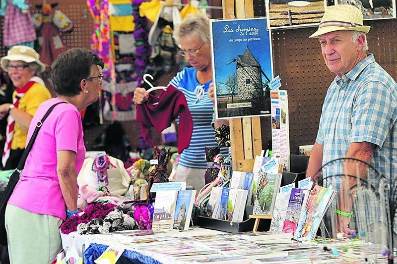 Des dizaines d’artisans étaient sur place afin de faire valoir le talent local. Photo Robert Gosselin | Le Courrier ©