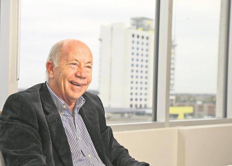 Michel Douville, directeur général du Centre de congrès de Saint-Hyacinthe et du futur hôtel Sheraton, est heureux d’avoir dépassé ses prévisions concernant les réservations. Photo Robert Gosselin | Le Courrier ©