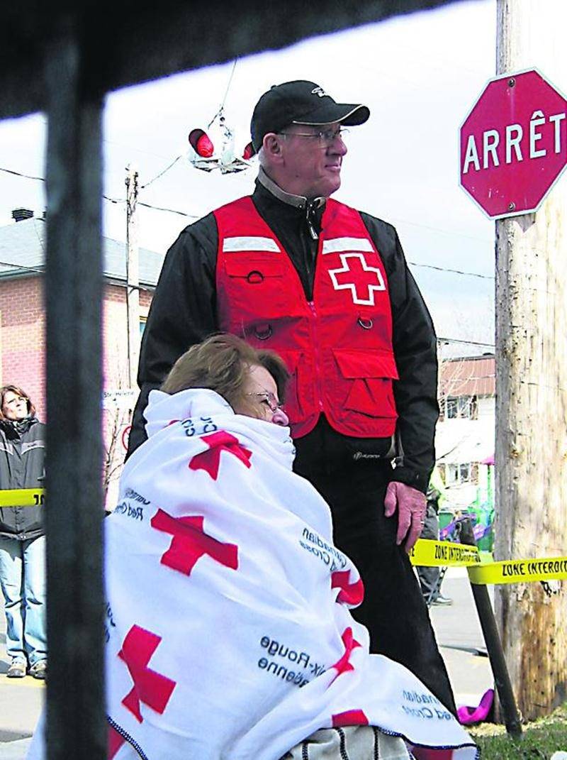 La Croix-Rouge canadienne, Division du Québec, est à la recherche de nouveaux bénévoles afin de compléter ses équipes d’intervention d’urgence dans la grande région de Saint-Hyacinthe. Les bénévoles Croix-Rouge aident principalement les victimes de sinistres, lors d’incendies ou d’inondations, en posant avec compassion des gestes qui apportent réconfort et chaleur humaine en plus de combler les besoins essentiels de ceux et celles qui ont tout perdu. En intégrant la grande famille de la