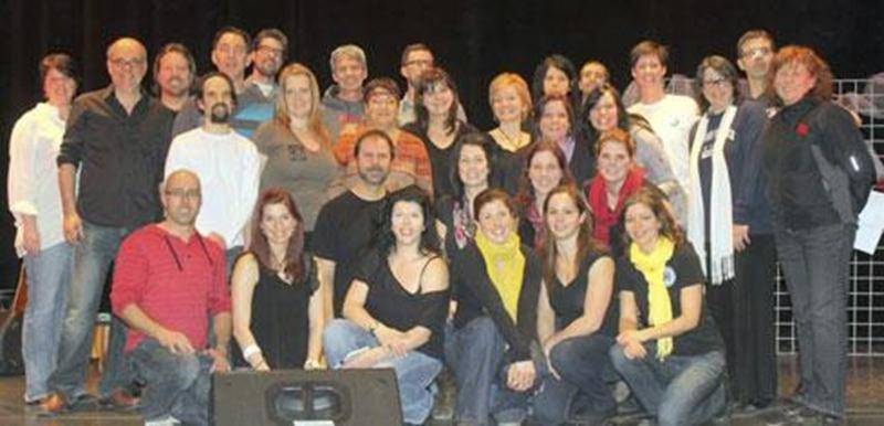 Les membres du personnel de la Polyvalente Hyacinthe-Delorme vous invitent au Gala PolyStars le jeudi 3 avril à 19 h. Une vingtaine de numéros chantés, dansés et joués seront présentés par une cinquantaine de participants. Les grands succès de la chanson québécoise, française et américaine seront présentés. Une section hommage sera aussi mise en scène, alors que tous salueront le courage et la mémoire de Sandrine Paradis. Les billets sont en vente au coût de 6 $ auprès de Mélanie Côté et à la po