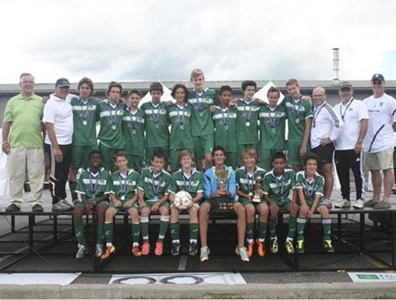 Le FC Saint-Hyacinthe U14 masculin A a triomphé au tournoi de Brossard, en battant le Cosmos de Granby 3-0 en finale. L'équipe est demeurée invaincue durant ce tournoi, avec des victoires de 6-0, 6-0 et 2-1. Il s'agit du deuxième tournoi remporté par cette formation cet été. En juillet, ils avaient remporté la finale du tournoi de Drummondville par la marque de 2-0.