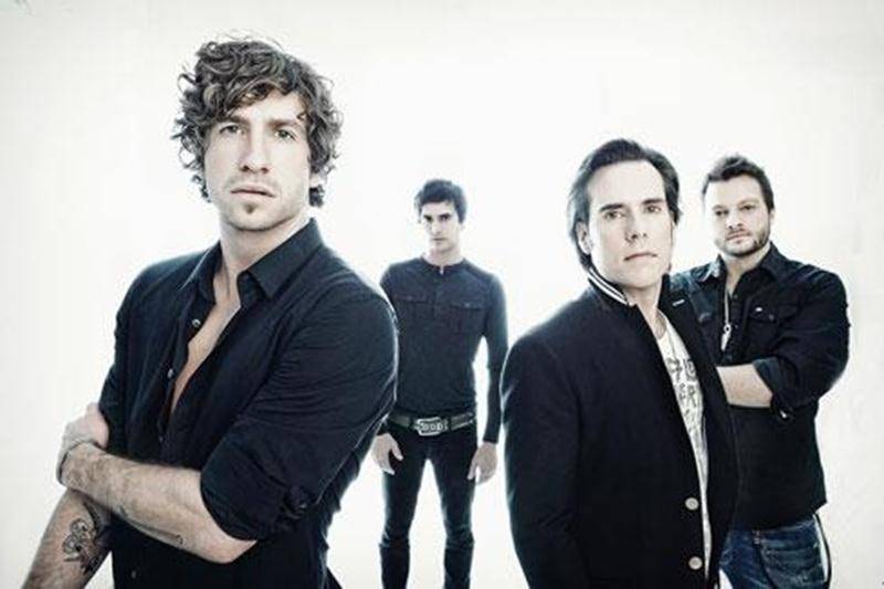Les amateurs de rock seront comblés, mardi, avec le passage de Jonas and The Massive Attraction dans le cadre des Beaux Mardis de Casimir. Dès 19 h 30, le groupe présentera sur la scène du parc Casimir-Dessaulles son dernier album intitulé <em>Live Out Loud</em>, paru en mai. Le premier titre radio, <em>Ultimate Low</em>, s'est positionné dans le top 25 du palmarès canadien, tandis que le tout premier extrait français, <em>Respire</em>, écrit spécialement pour leurs <em>fans</em> du Québec, figu