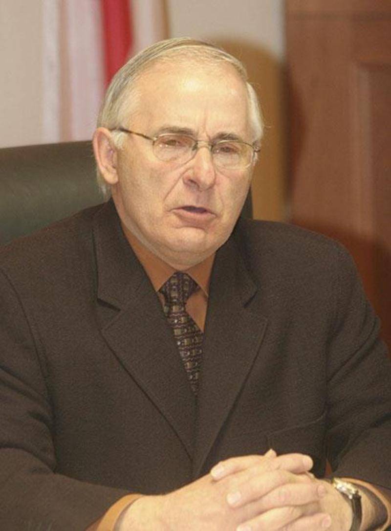 Le maire de Saint-Barnabé-Sud, Richard Leblanc, a confirmé la rumeur voulant qu'il sera sans aucun doute le prochain candidat libéral dans la circonscription de Saint-Hyacinthe aux élections provinciales. M. Leblanc a indiqué qu'il était le seul candidat en lice en vue d'une éventuelle assemblée d'investiture. « Les gens de l'Association libérale me connaissent depuis longemps, ils savent que je suis très actif dans la municipalité. Ils m'ont demandé si je serais intéressé à me dépenser autant p