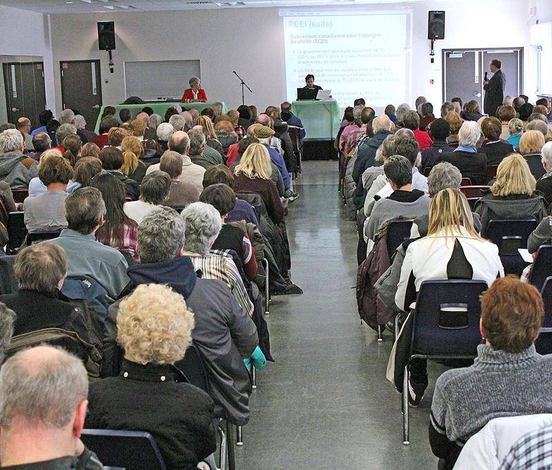 La formation gratuite sur le crédit d’impôt organisée le samedi 19 mars par la députée de Saint-Hyacinthe/Bagot, Brigitte Sansoucy, a connu un vif succès. Près de 300 personnes se sont réunies afin de connaître les différentes mesures fiscales fédérales pouvant les aider. Celle-ci était offerte par nul autre que le leader parlementaire du caucus néo-démocrate, Peter Julian, député depuis 2004 de Burnaby-New Westminster, en Colombie-Britannique. Les gens intéressés à recevoir l’information conce