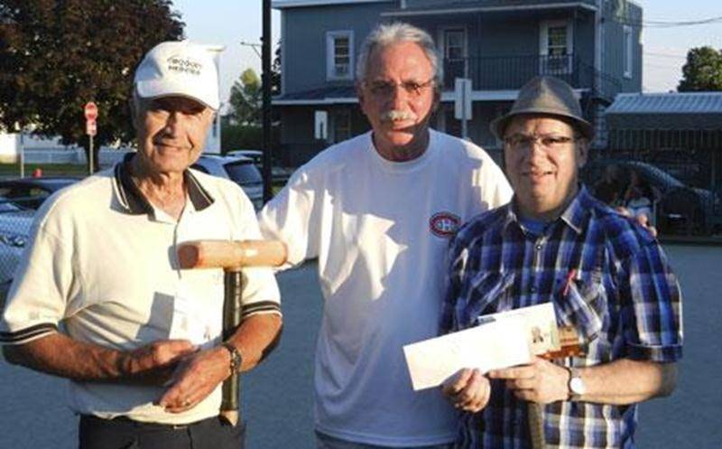 Le Club de croquet La Providence a tenu du 12 au 18 août le Tournoi provincial de croquet, une compétition fort appréciée des adeptes de ce sport. Deux Maskoutains se sont démarqués dans la classe A-B, soit Guy Monast et Alain Mitchell. Ils ont tous deux été couronnés dans cette catégorie. On les aperçoit en compagnie du président du Club de croquet La Providence, Jean-Guy Forand. Dans la classe B-B, Josselin Caya et Pierre Morneau de Saint-Léonard-d'Aston l'ont emporté. Un total de 32 joueurs o