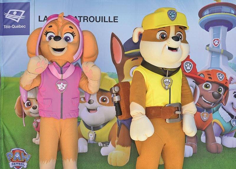 Pour une seconde année consécutive, les mascottes de la populaire série d’animation pour enfants, la Pat’Patrouille, ont été les vedettes de la journée Télé-Québec. Cette année, Stella et Ruben se sont prêtés aux séances photo. Photo François Larivière | Le Courrier ©