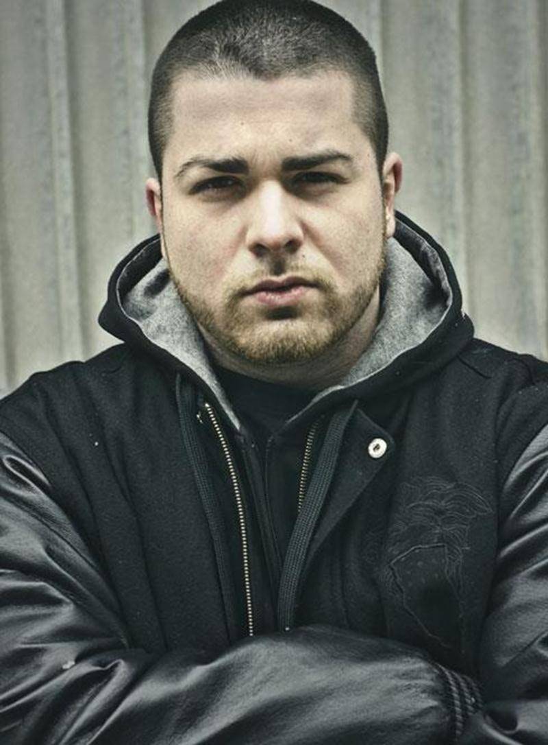 Membre du duo Mauvais Acte, le rappeur Ô-Lit a lancé, le 26 mars, son premier album solo <em>Québec Malade</em>. Après la sortie en avril 2012, de l'album <em>L'arme</em> de Mauvais Acte, le rappeur d'origine maskoutaine récidive avec un album de douze titres inspirés par le déclin de la société actuelle. Avec cet opus, il s'est entouré de collaborateurs tels que les rappeurs Rymz (Mauvais Acte), Souldia, Karma Atchykah, Dirty Taz, Stan, V13 et Confus ainsi que Farfadet, Free Agents et Hbee pour