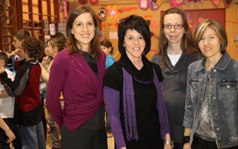Dans le cadre de leur programme d'éducation internationale, les élèves de 6<sup>e</sup> année de l'école primaire Sacré-Coeur présentaient récemment à leur famille et au public une exposition sur le thème des médias et des communications. Projet phare de leur dernière année de primaire, les élèves se sont questionnés sur la pertinence des médias, le rôle de ceux-ci dans nos vies, dans nos perceptions, leur influence et leur omniprésence. Réseaux sociaux, histoire de la radio, cinéma, artefacts (