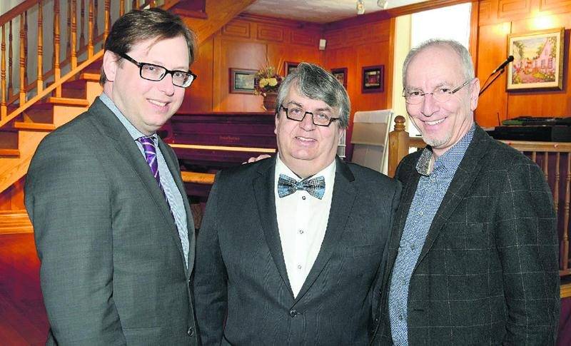 Benoit Chartier, éditeur du Courrier de Saint-Hyacinthe; Marc Bouchard, chroniqueur automobile; et Pierre Rhéaume, directeur général de la Chambre de commerce et de l’industrie Les Maskoutains.Photo François Larivière | Le Courrier ©