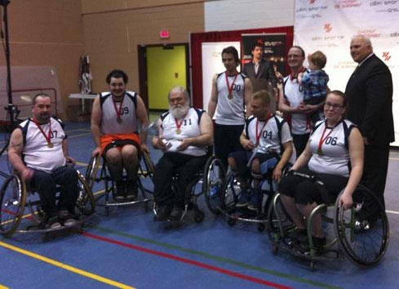 Les Kamikazes de Saint-Hyacinthe, équipe de football en fauteuil roulant, ont remporté l'or dans la division 3 au Défi sportif tenu à Montréal à la fin avril. En cinq parties, l'équipe n'a jamais connu la défaite, battant au passage une formation ontarienne en demi-finale et le Civa de Montréal en finale. Les Kamikazes évoluent dans la ligue AA de basketball de Parasports Québec. Le Défi sportif regroupe plus de 5 200 athlètes handicapés dans 14 sports.