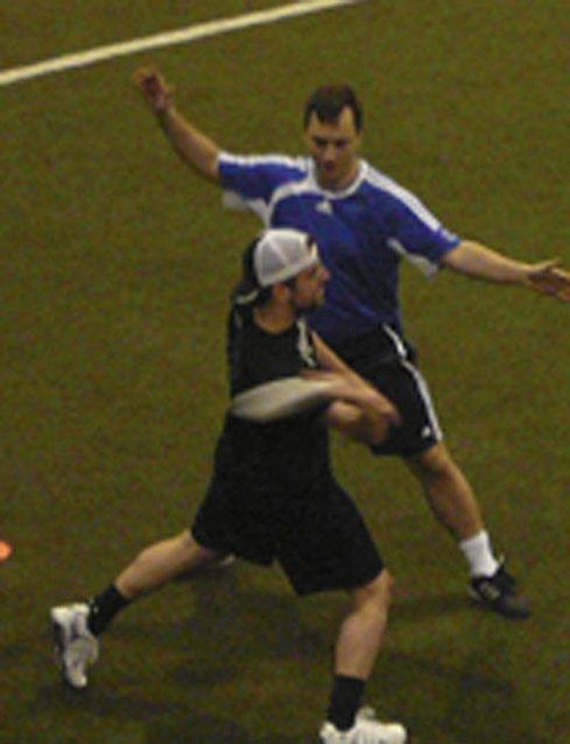 Une ligue compétitive d'ultimate frisbee joue sur la surface du Centre BMO durant la période hivernale. Le 5 décembre, les Kamikazes de Granby (premiers au classement à égalité avec Sainte-Madeleine), ont défait le Sonic de Saint-Hyacinthe au compte de 15-6. Philippe Bibeau a été nommé joueur du match pour Granby. L'Ultyflyk de Sainte-Julie a pour sa part été battu 15-13 par Sainte-Madeleine. Nancy Verrier a été la joueuse du match pour l'équipe gagnante. Pour en connaître plus sur l'ultimate fr
