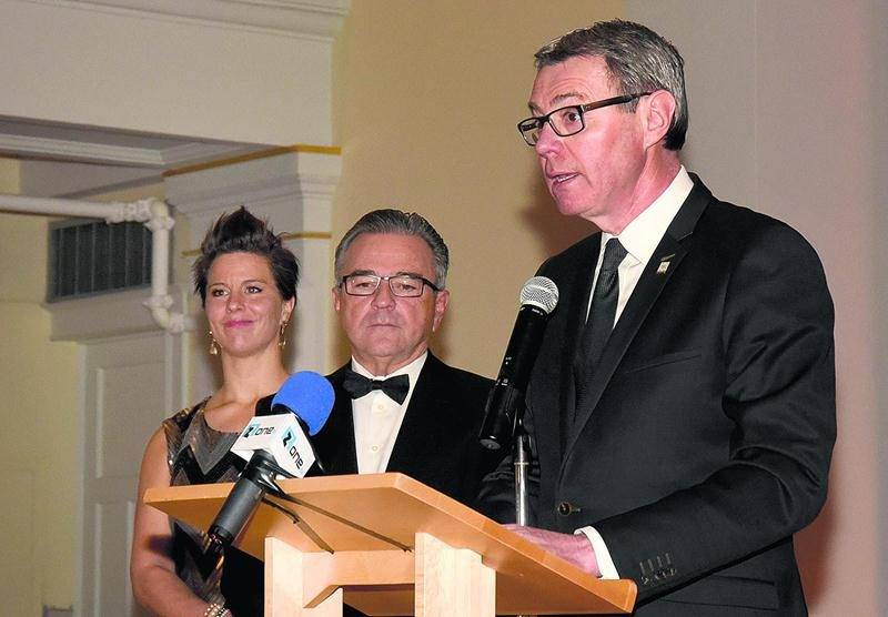 Le maire de Saint-Hyacinthe, Claude Corbeil, a pris le micro pour saluer le parcours du Groupe Robin. Le premier magistrat a souligné que cette entreprise est bâtie sur des fondations solides et qu’elle rayonne aujourd’hui à l’échelle du Québec. Photo François Larivière | Le Courrier ©