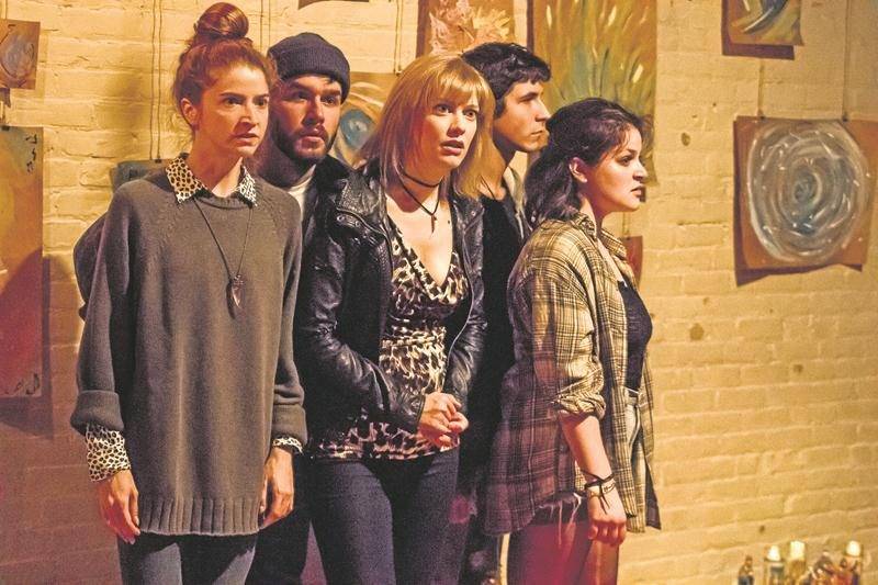 Buffles met en scène Ann-Catherine Choquette, Daniel D’Amours, Isabeau Blanche, Christophe Baril et Kariane Héroux-Danis dans le rôle de cinq enfants dans un climat urbain et intime. Photo courtoisie