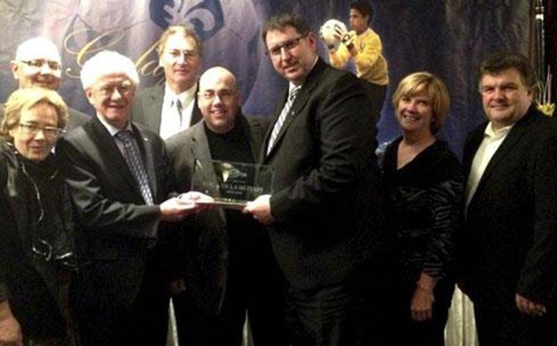 L'Association de soccer Richelieu-Yamaska (ASRY) s'est vue décerner le prix de l'association régionale de l'année lors du Gala annuel de la <em>Mi-Temps</em>. La Fédération de soccer du Québec a préféré l'ASRY aux associations de l'Outaouais et des Laurentides. L'ASRY regroupe 15 clubs de soccer. « Ce trophée, c'est ensemble que nous le méritons. Une telle marque de gratitude est le résultat d'un travail d'équipe », s'est exprimé Michel Choinière, président de l'ASRY.