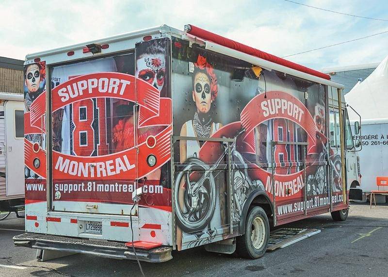 Un kiosque a dû quitter prématurément le site de l’Expo en raison de ses liens avec les Hells Angels. Photo François Larivière | Le Courrier ©