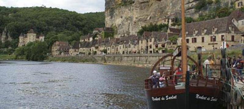 Les Aventuriers Voyageurs présenteront le film « Dans le Sud de la France », le mercredi 13 mars, à 19 h, au Cinéma Saint-Hyacinthe. Suivez les aventures d'Alain et Richard qui partent à la rencontre de la population afin de présenter cette région du Sud de la France comme jamais vous ne l’aurez vue! « Dans le Sud de la France » convie le spectateur à sortir des sentiers battus et des clichés sur la grande région méridionale. Du Périgord à la Provence, ce film enchaîne des images inattendues. Un