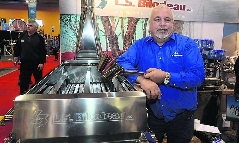 L’équipement acéricole a aussi sa place au Salon de l’agriculture. L’entreprise L.S. Bilodeau qui fabrique ce type de produit répond autant aux besoins de celui qui veut se lancer dans la production de sirop d’érable qu’aux principaux joueurs de cette industrie. « Nous adaptons nos produits à toutes les tailles de production, de 75 à 100 000 entailles », précise Michel Blanchard, distributeur à Saint-David. Photo François Larivière | Le Courrier ©