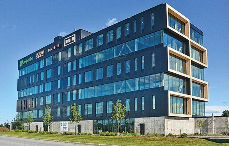 Le Complexe Synergia est le premier édifice à bureaux de Saint-Hyacinthe dont la structure est faite exclusivement en bois d’ingénierie. Photo François Larivière | Le Courrier ©