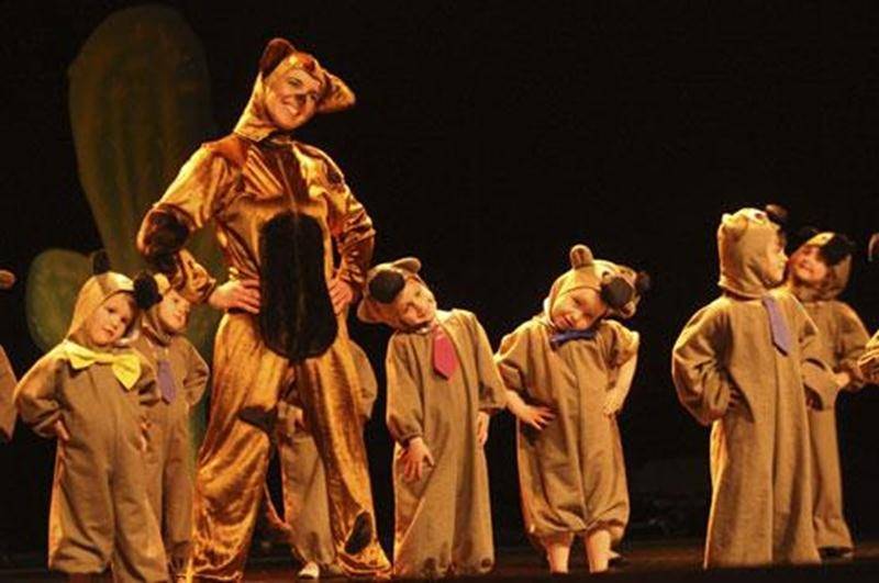 Les Loisirs Douville offrent des cours pour tous les âges grâce à leurs six dynamiques professeures : Sylvie Nichols, Martine Daigneault, Alexandra Bertrand, Joannie Tanguay, Ariane Yvon et Eve-Lyne Lalanne. Les participants, classifiés selon leur âge et leurs capacités, prennent part à un récital en fin d’année. Inscription lors du Carrefour du loisir aux Galeries St-Hyacinthe le vendredi 24 août entre 18 h et 21 h. Carte « Accès-Loisirs » obligatoire lors de l’inscription. Information : 450 77