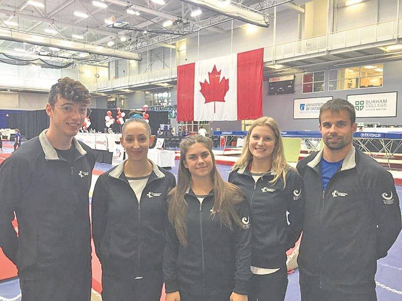 Les représentants de Gymnaska-Voltigeurs au championnat canadien de sports de trampoline : Jean-Philippe Camirand, Nora Abouraja, Alexia Rémillard et Stéphanie Pelletier, accompagnés de l’entraîneur Jean-François Rodier. Photo Courtoisie