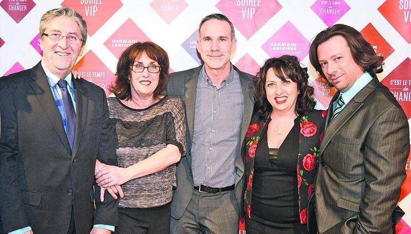 Le comité d’accueil était formé de Michel A. Chagnon, conseiller meubles, Christiane Lacroix, réceptionniste, David Larivière, vice-président Achats, Dominique Houle, département des achats, et Patrick Deslandes, directeur des Ventes. Photo François Larivière | Le Courrier ©