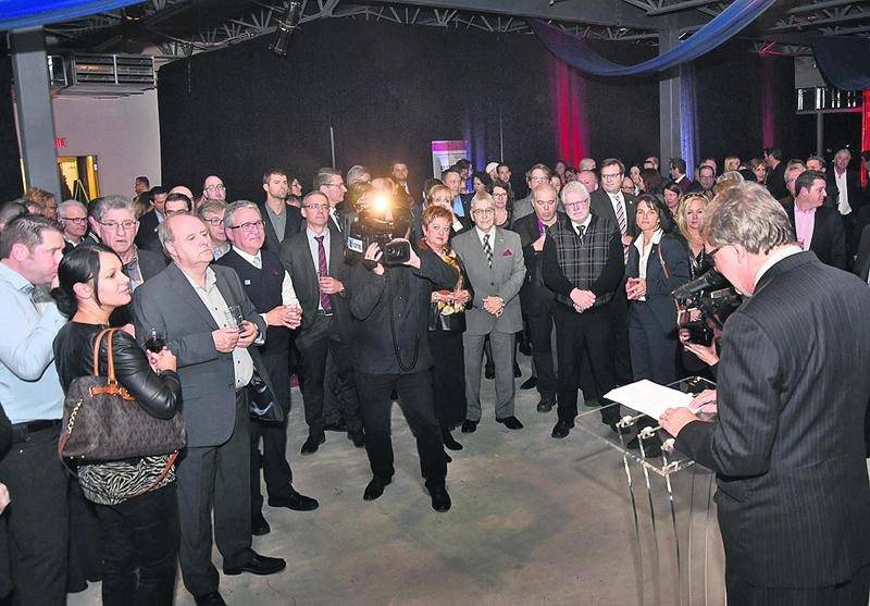 Une foule joyeuse rassemblée dans une ambiance festive, voilà qui est de bon augure. L’agenda 2016 de la Chambre de commerce est chargé. Photo François Larivière | Le Courrier ©